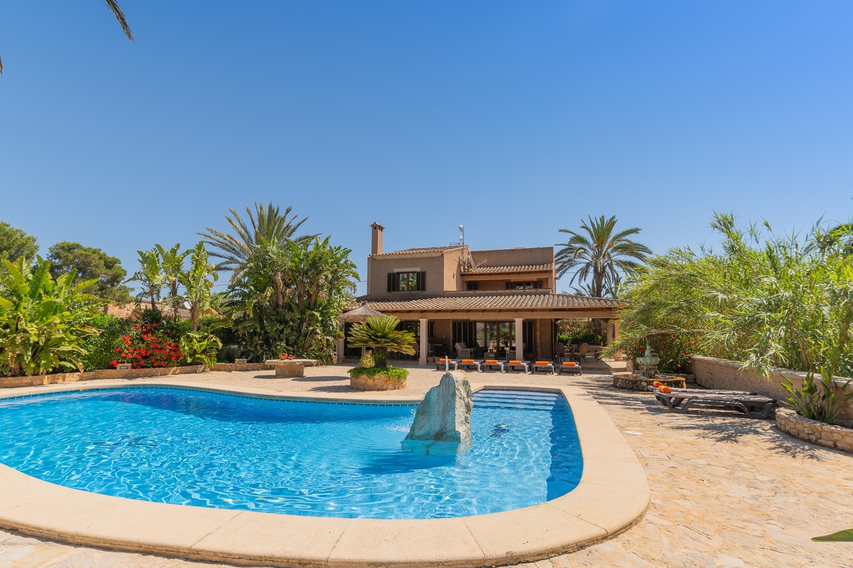 Villa Es Jardi, Cala D'Or Villa Holidays with Villa Select